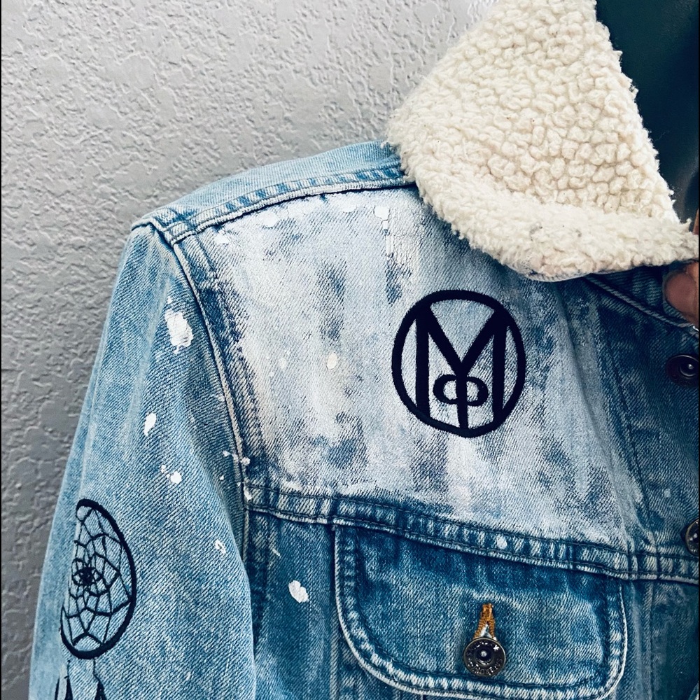 Denim Jacket w/ Sherpa Collar Designed, Painted, & Embroidered by Maison Parker - Picture 3 of 7